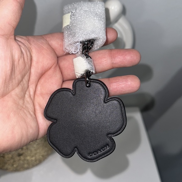 Coach Tea Rose bag charm - Picture 2 of 2